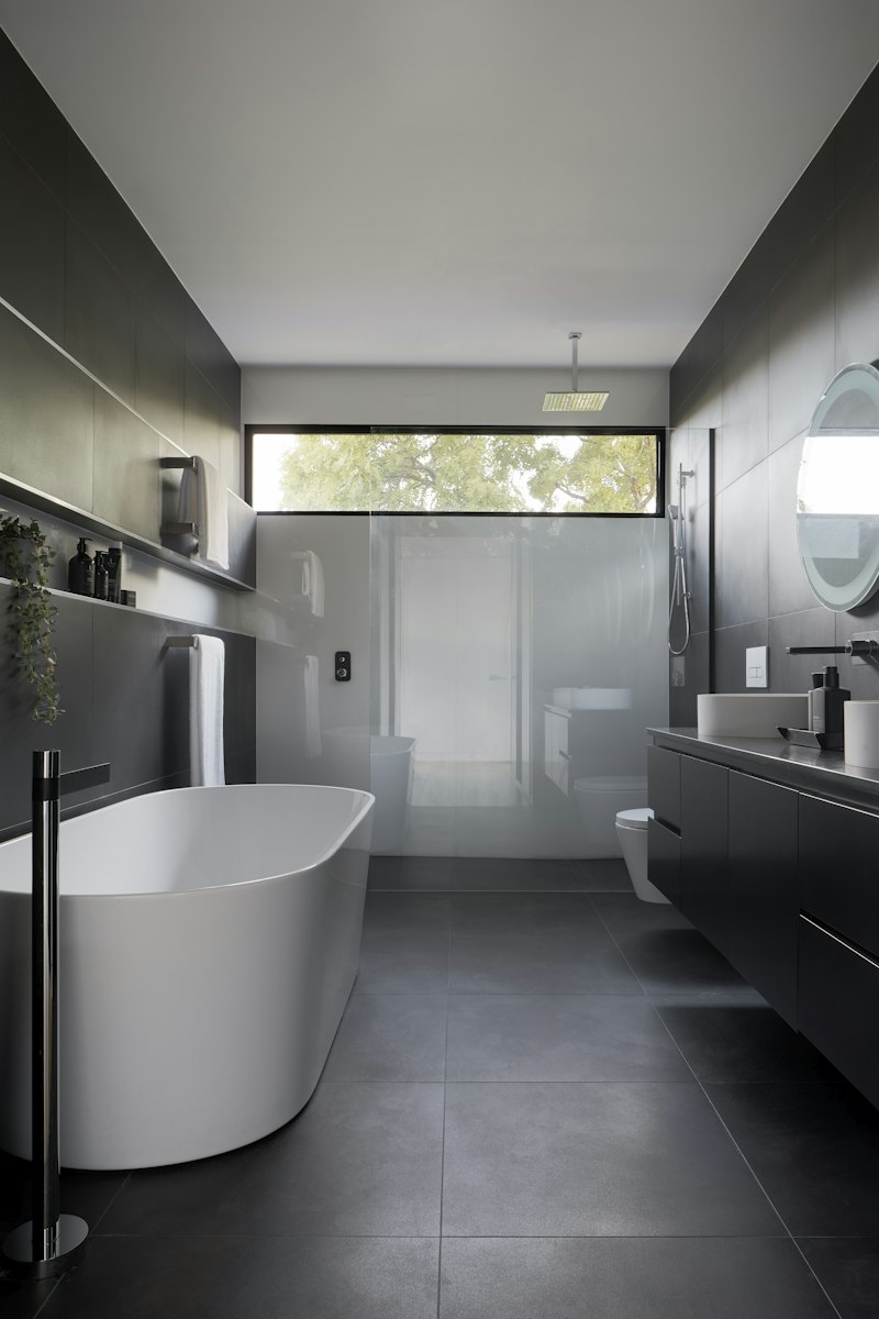 Minimal bathroom with travertine